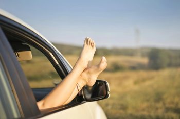 Relaxen in de auto tijdens de vakantie