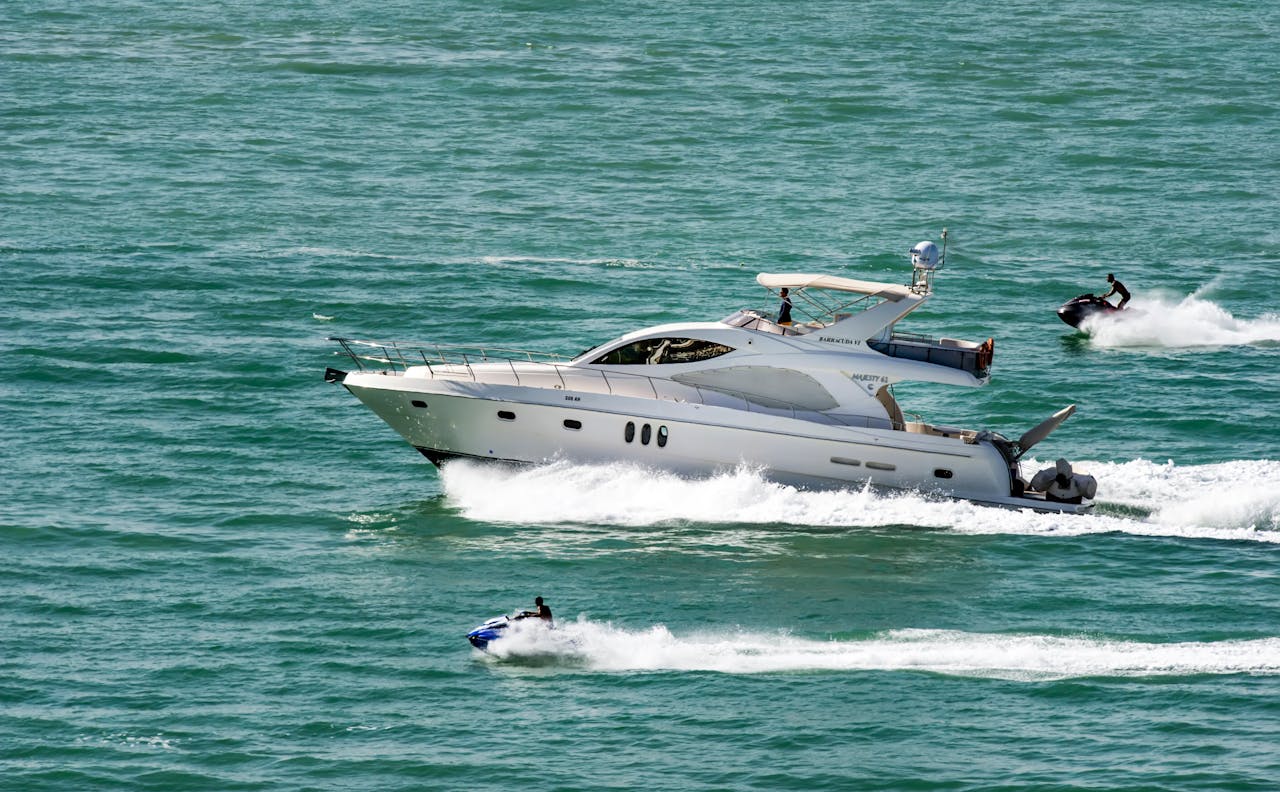 Een hele dure boot en jetski's