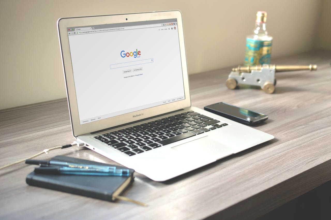 Google homepage op laptop