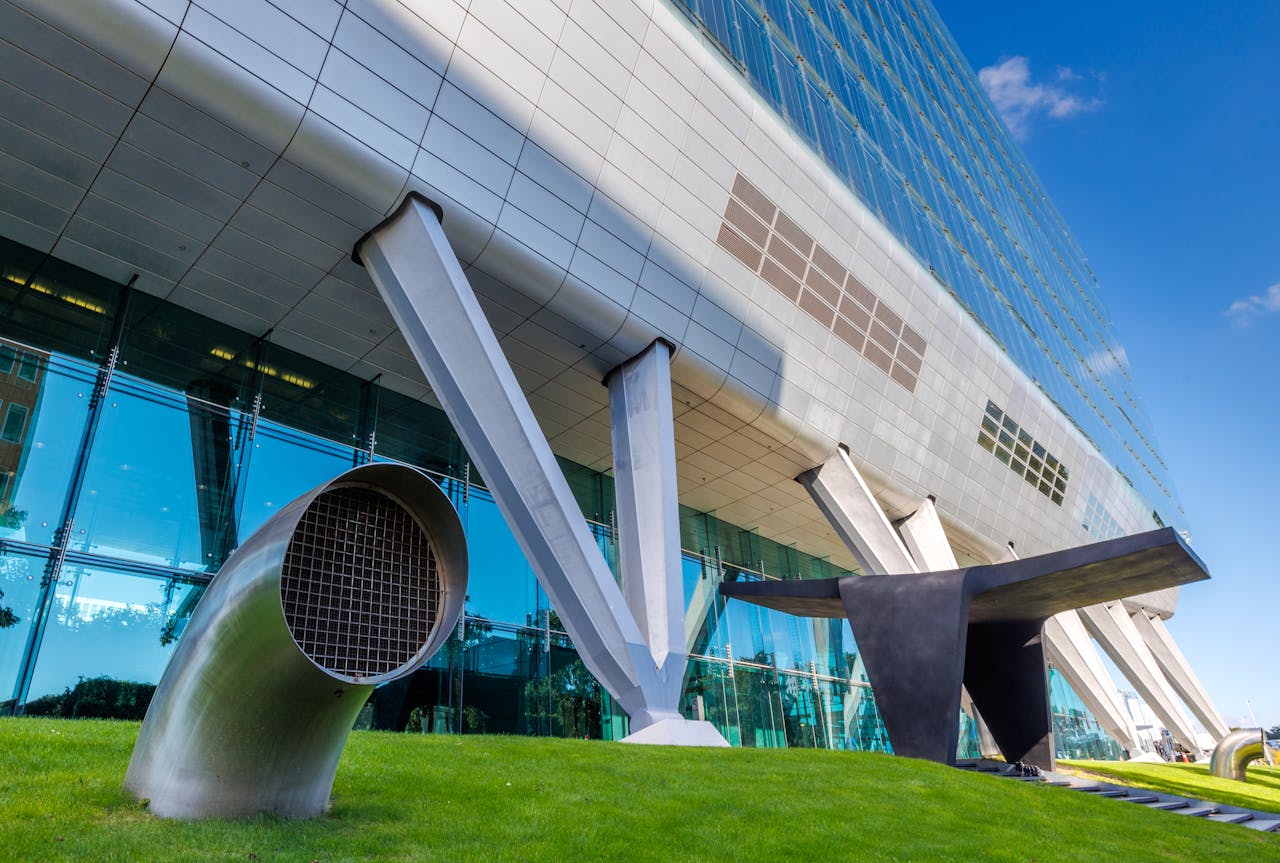 De schoen aan de Zuidas