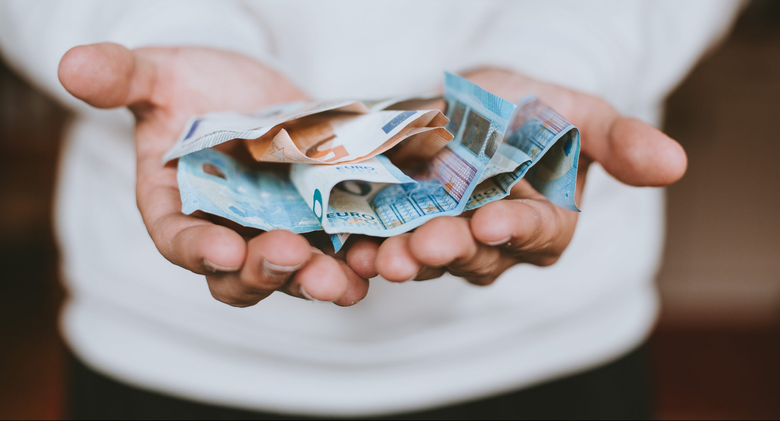 Rijken ontwijken belasting via giften eigen anbi's - Nextens
