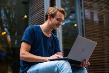 Belastingadviseur doet digitaal bezwaar voor een client