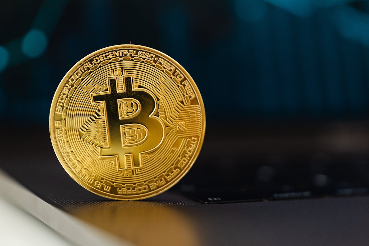 Afbeelding vabn Bitcoin logo op een gouden munt