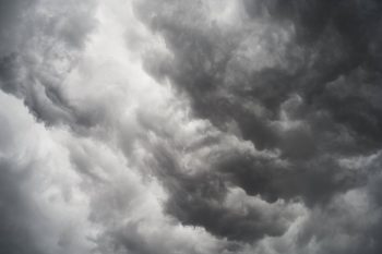 Donkere wolken
