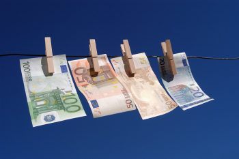 Geld_witwassen_bezuiniging_waslijn_euro