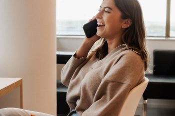 Plaatje van accountant die blij is met Nextens software